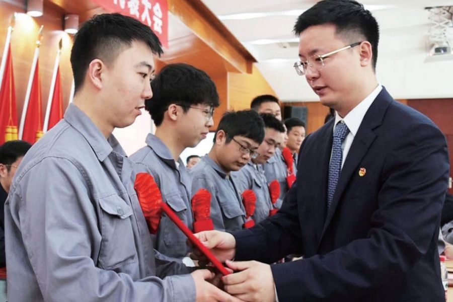 ��ί��ǰ���Ϊ������Ա�佱